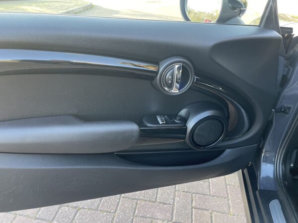MINI Cooper SD 3 Portas - Image 11