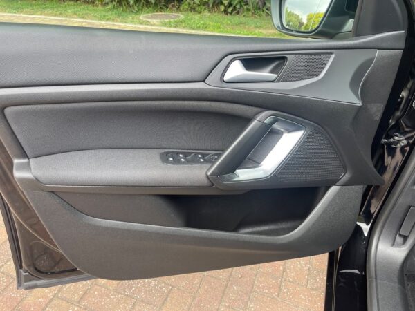 Peugeot 308 SW 1.5 BlueHDi Allure EAT8 - Image 3