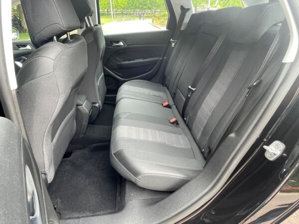 Peugeot 308 SW 1.5 BlueHDi Allure EAT8 - Image 10