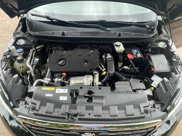 Peugeot 308 SW 1.5 BlueHDi Allure EAT8 - Image 11