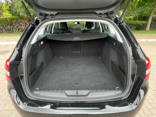 Peugeot 308 SW 1.5 BlueHDi Allure EAT8 - Image 12