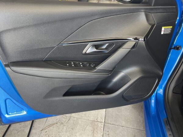 Peugeot 208 PureTech 130 EAT8 GT Pack - Image 10