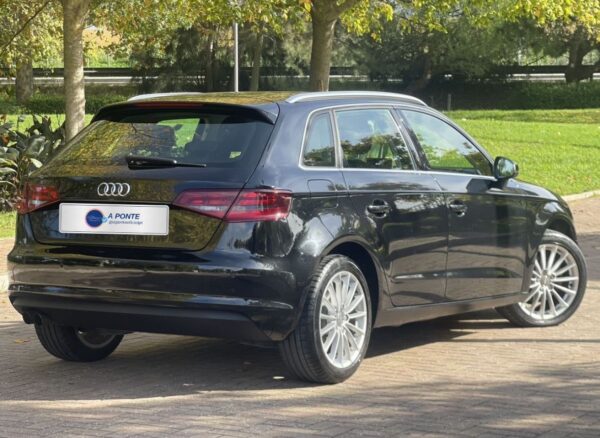 Audi A3 Sportback 2.0 TDi Advance S tronic - Image 5