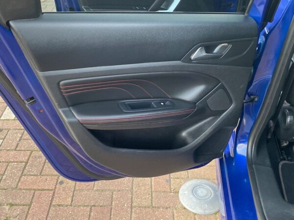 Peugeot 308 SW 1.2 PureTech GT Line EAT6 - Image 10