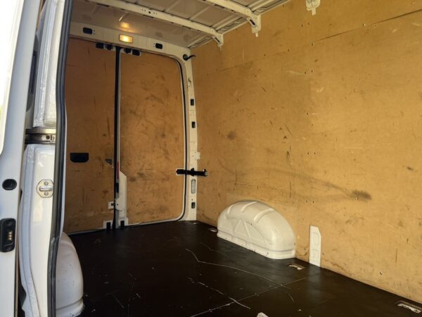 Volkswagen Crafter 2.0 Tdi L3 H2 - Image 18