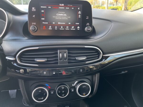 Fiat Tipo 1.0 GSE T3 Cross - Image 11