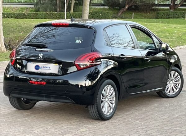 Peugeot 208 1.6 BlueHDi Style - Image 3
