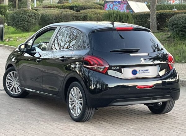 Peugeot 208 1.6 BlueHDi Style - Image 5