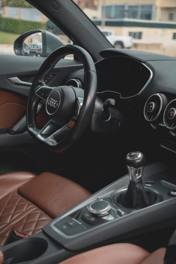 Audi  TT  2.0 - Image 4