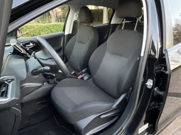 Peugeot 208 1.6 BlueHDi Style - Image 8