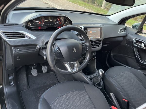 Peugeot 208 1.6 BlueHDi Style - Image 9