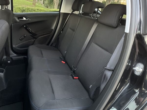 Peugeot 208 1.6 BlueHDi Style - Image 11