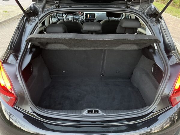 Peugeot 208 1.6 BlueHDi Style - Image 13