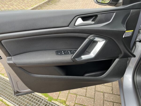 Peugeot 308 1.2 PureTech Allure Pack - Image 7
