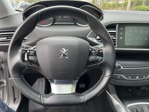 Peugeot 308 1.2 PureTech Allure Pack - Image 9