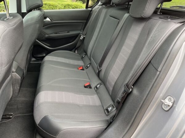 Peugeot 308 1.2 PureTech Allure Pack - Image 12