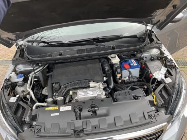 Peugeot 308 1.2 PureTech Allure Pack - Image 17