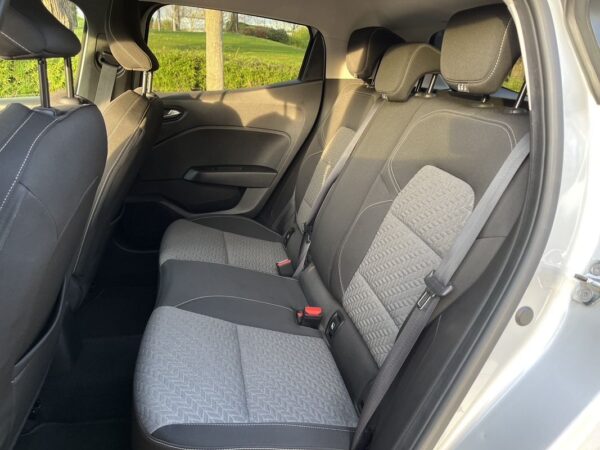 Renault Clio 1.5 Blue dCi Evolution - Image 10