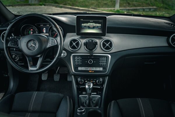 Mercedes-Benz CLA 200 D - Image 8