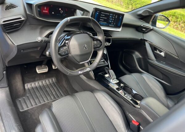Peugeot 208 PureTech 130 EAT8 GT Pack - Imagem 12