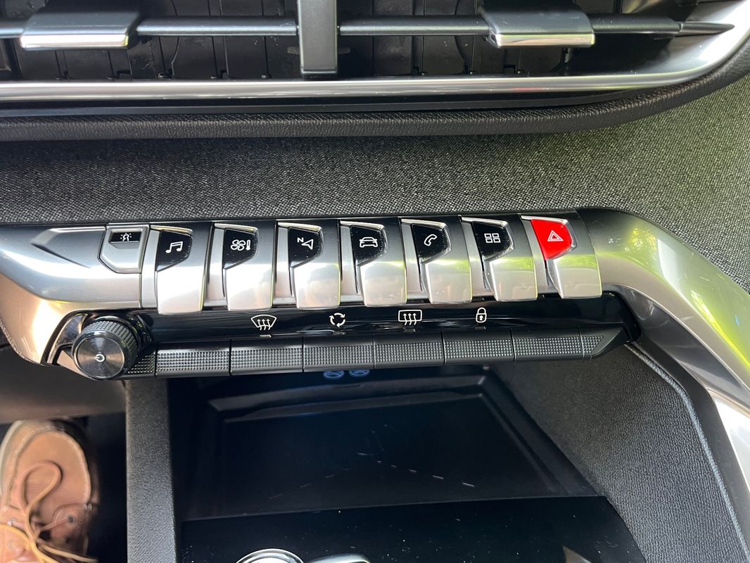 Peugeot 3008 PureTech 130 Stop & Start GPF EAT8 Allure Pack - Imagem 13