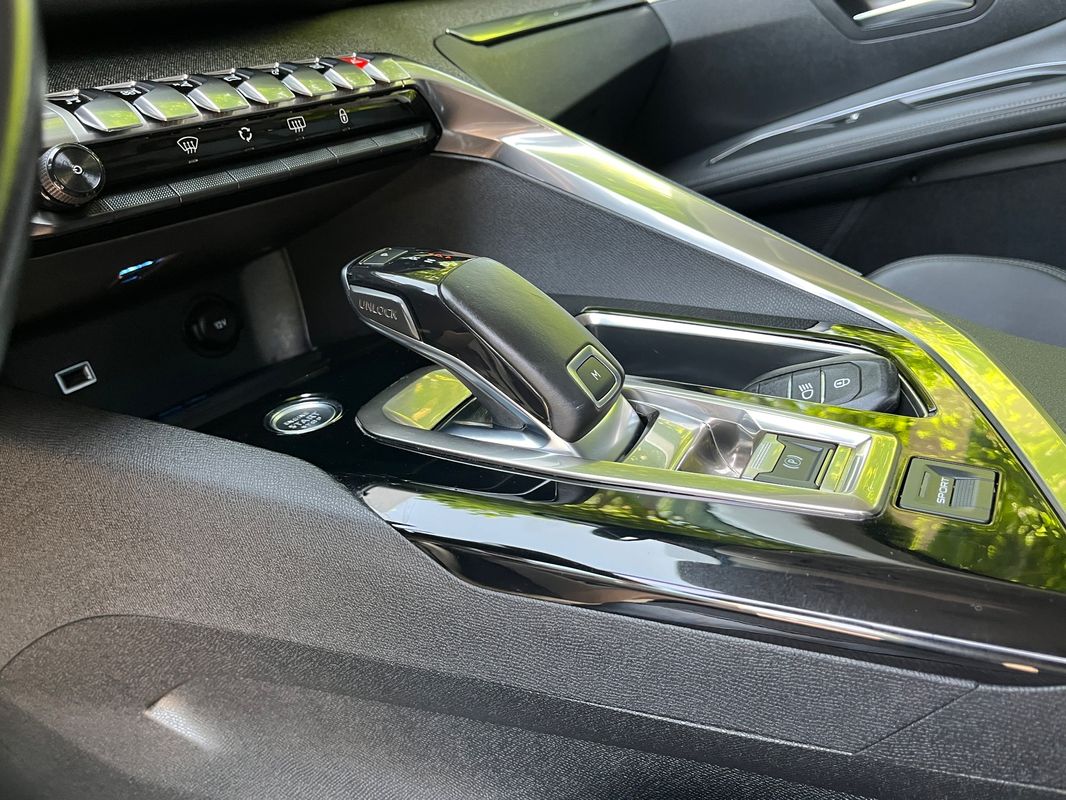 Peugeot 3008 PureTech 130 Stop & Start GPF EAT8 Allure Pack - Imagem 17