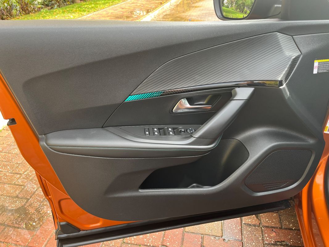 Peugeot 2008 1.2 PureTech Allure EAT8 - Imagem 6