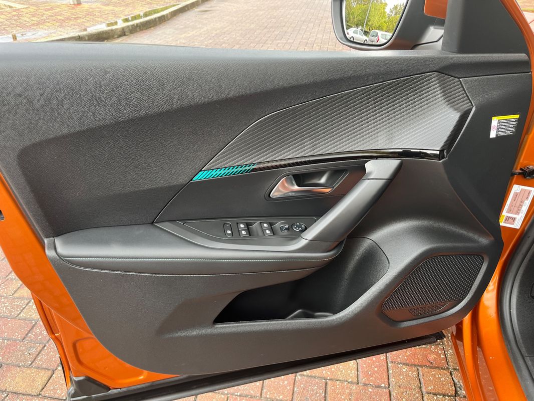 Peugeot 2008 1.2 PureTech Allure EAT8 - Imagem 8