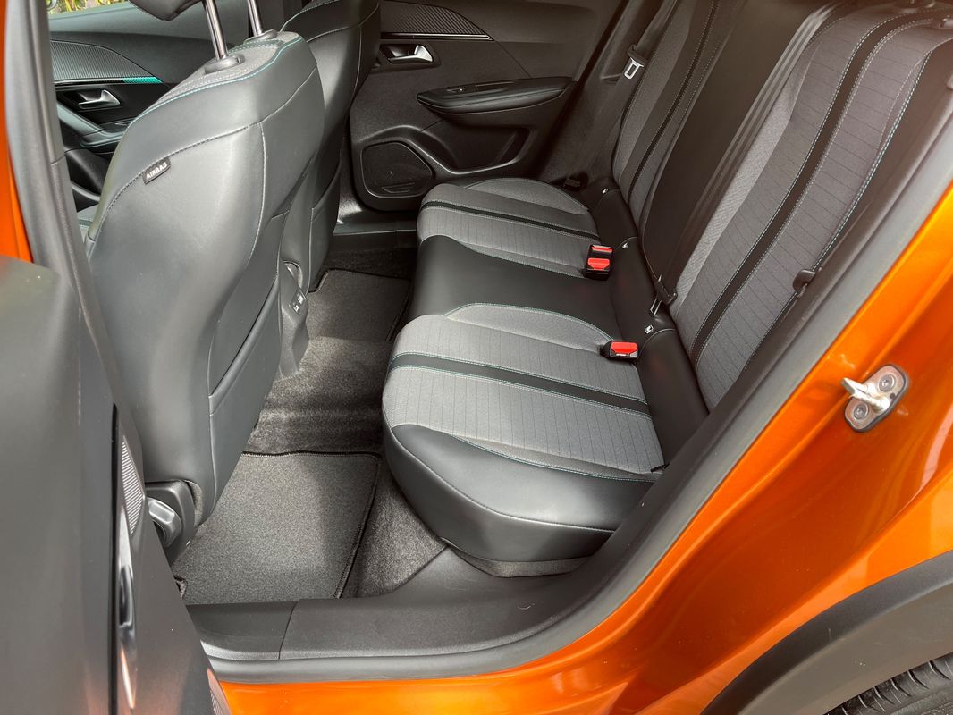 Peugeot 2008 1.2 PureTech Allure EAT8 - Imagem 16