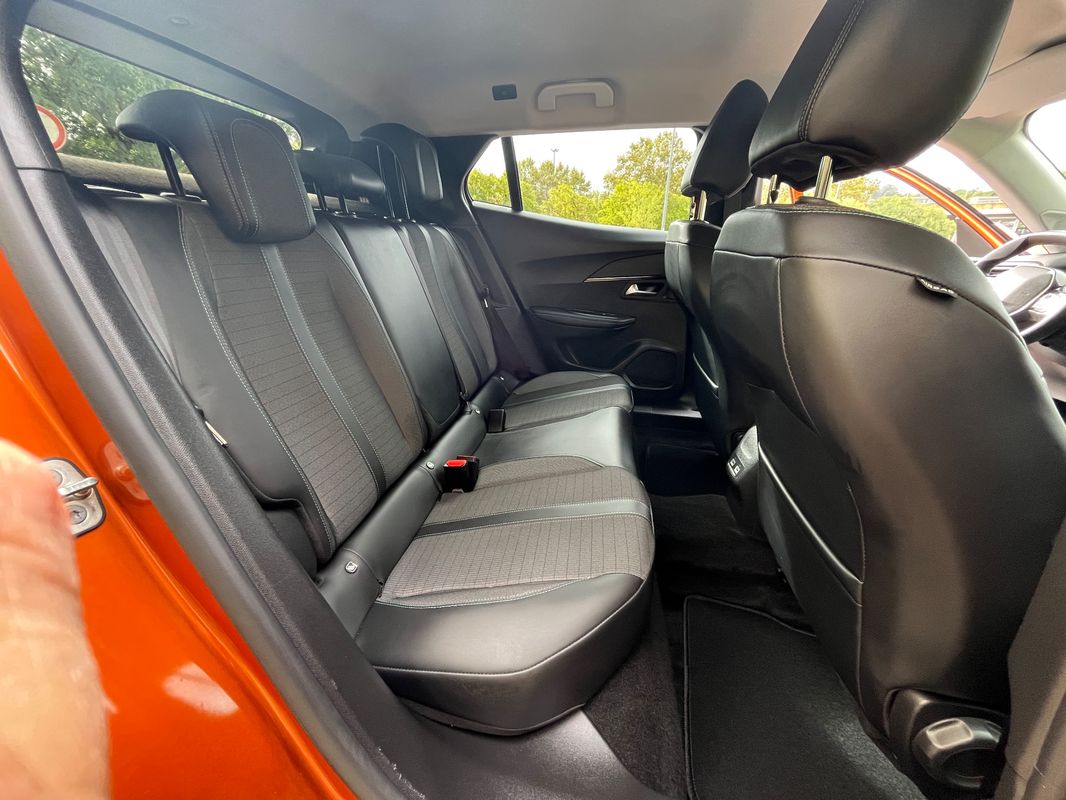 Peugeot 2008 1.2 PureTech Allure EAT8 - Imagem 17