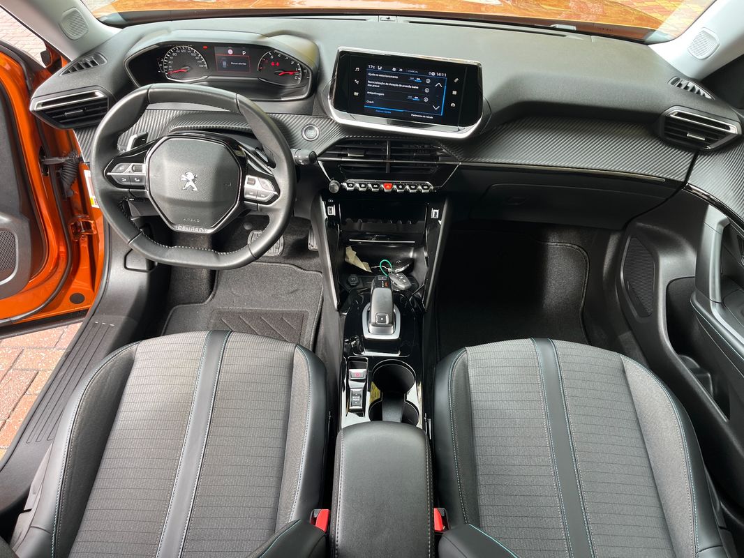 Peugeot 2008 1.2 PureTech Allure EAT8 - Imagem 18